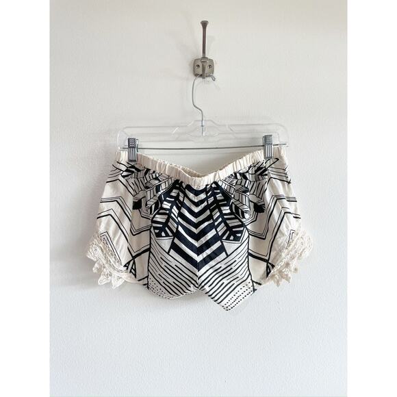 Oracle Fox For Billabong Black White Elastic Waist Aztec Lace Shorts - Picture 4 of 7